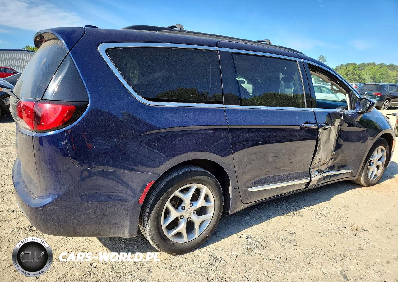 2017 Chrysler Pacifica Touring L VIN:2C4RC1BG4HR809498 - 3