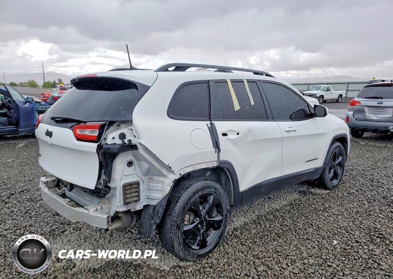 2016 Jeep Cherokee Latitude VIN:1C4PJMCS7GW214183 - 3