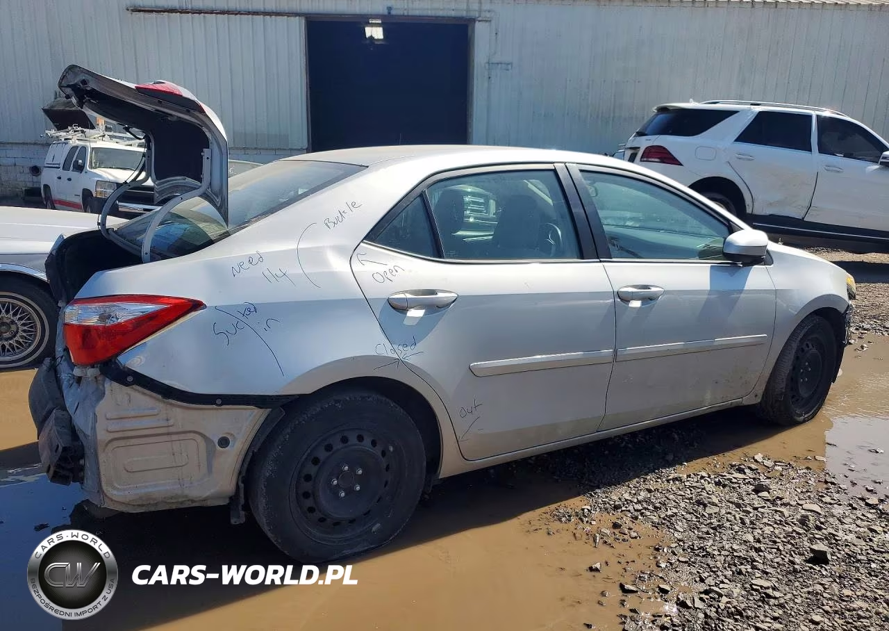 2016 Toyota Corolla Le VIN:2T1BURHE6GC575348 - 3