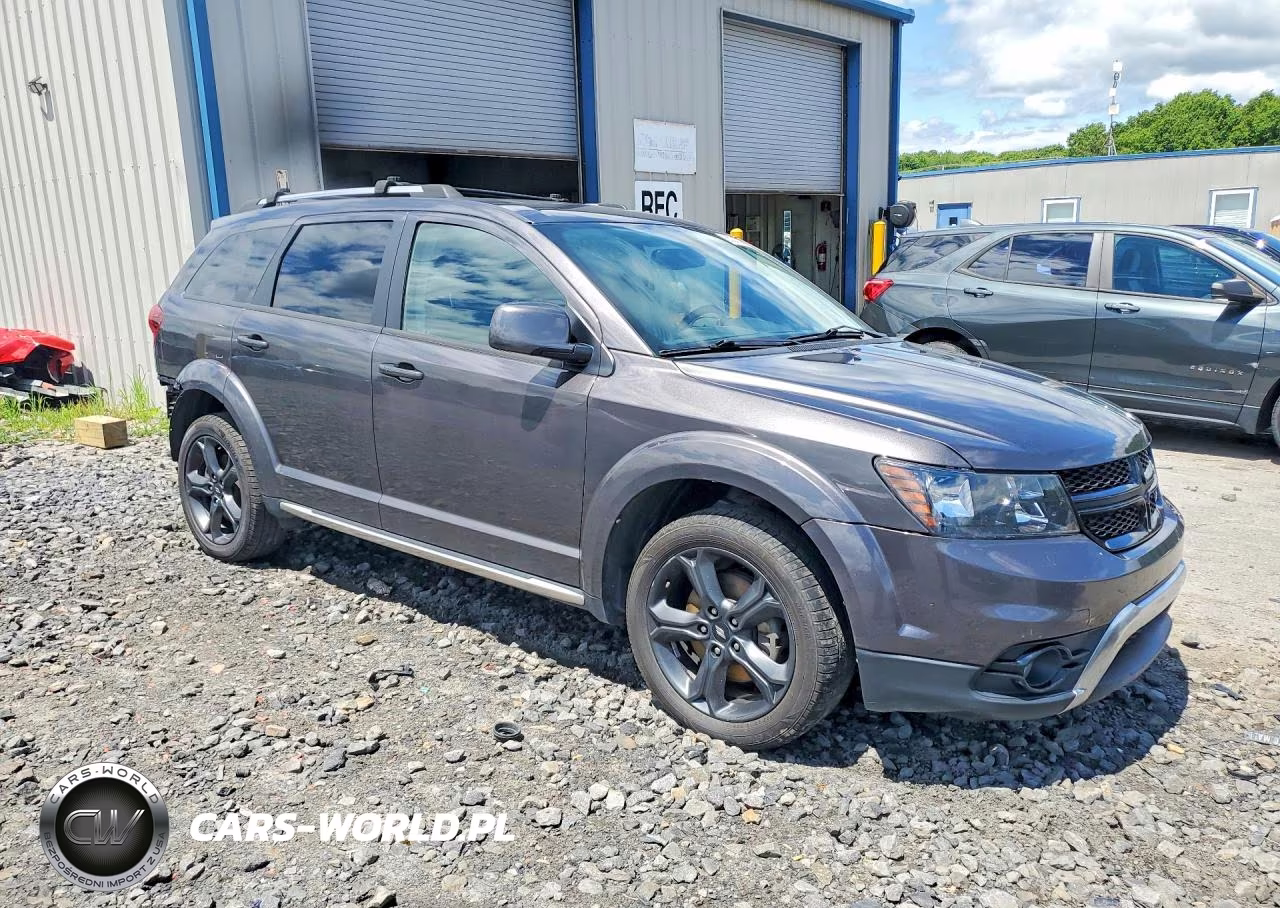 2019 Dodge Journey Crossroad VIN:3C4PDDGG4KT834078 - 4