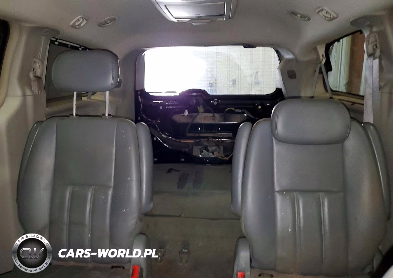 2010 Chrysler Town & Country Touring VIN:2A4RR5D15AR427480 - 10