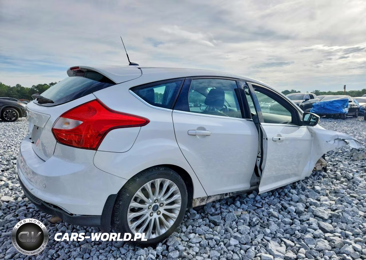 2012 Ford Focus Titanium VIN:1FAHP3N26CL327456 - 3