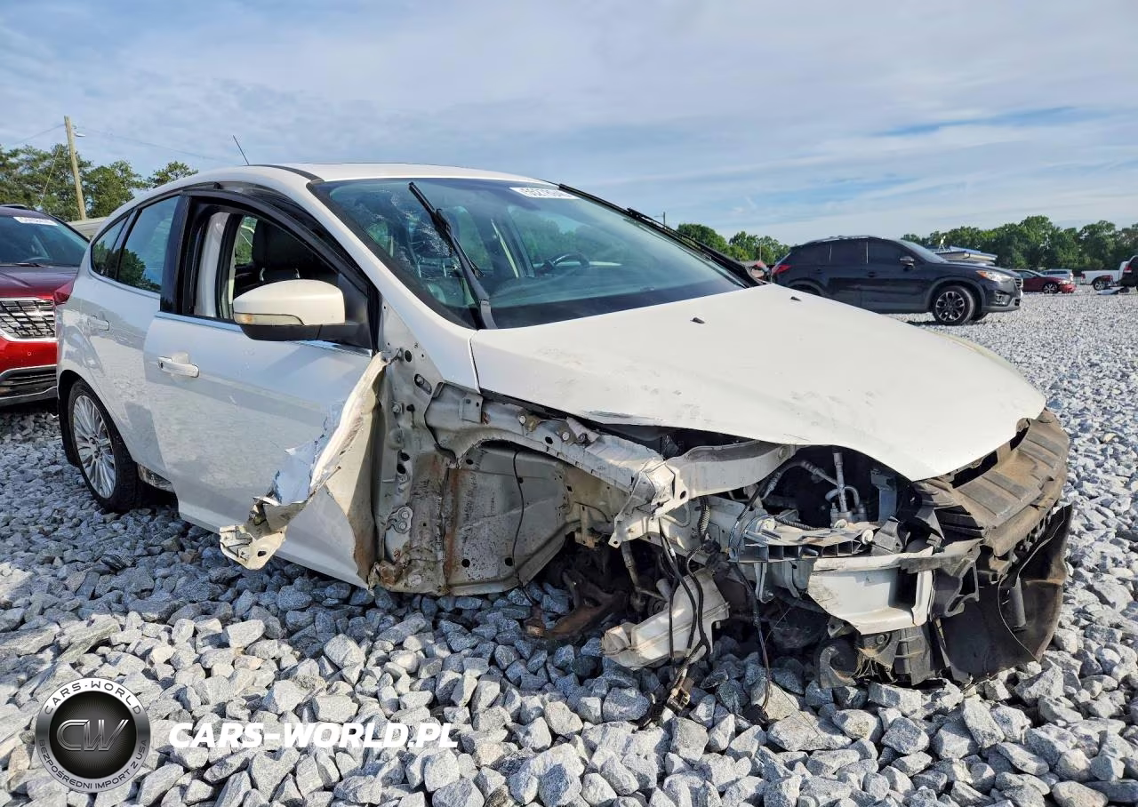 2012 Ford Focus Titanium VIN:1FAHP3N26CL327456 - 4