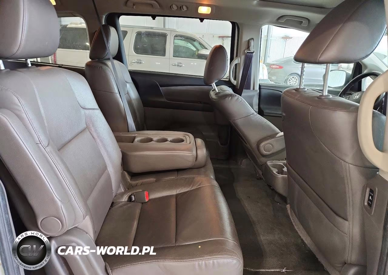 2015 Honda Odyssey Touring VIN:5FNRL5H92FB121931 - 11