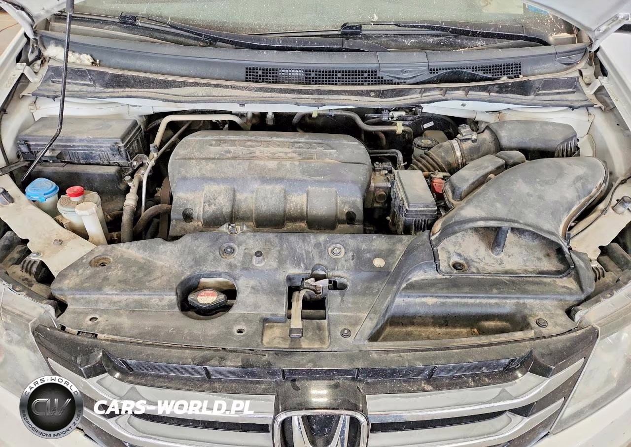 2015 Honda Odyssey Touring VIN:5FNRL5H92FB121931 - 12