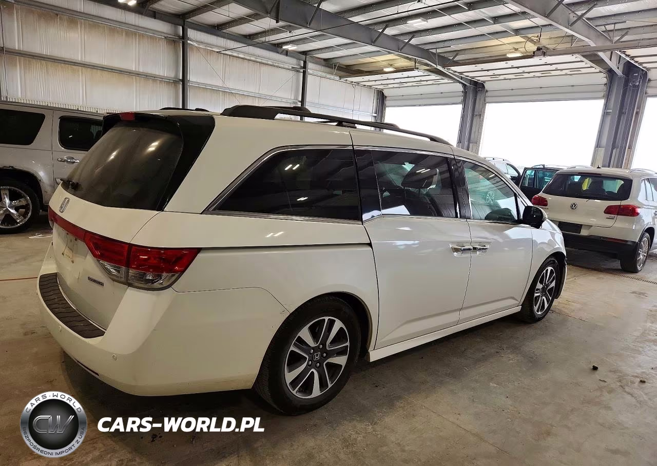 2015 Honda Odyssey Touring VIN:5FNRL5H92FB121931 - 3