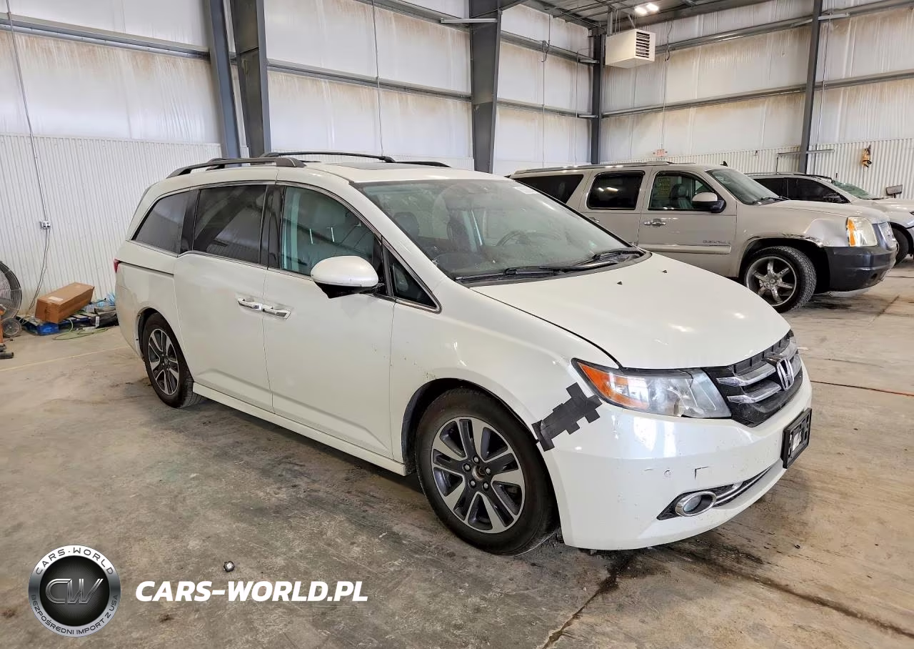 2015 Honda Odyssey Touring VIN:5FNRL5H92FB121931 - 4