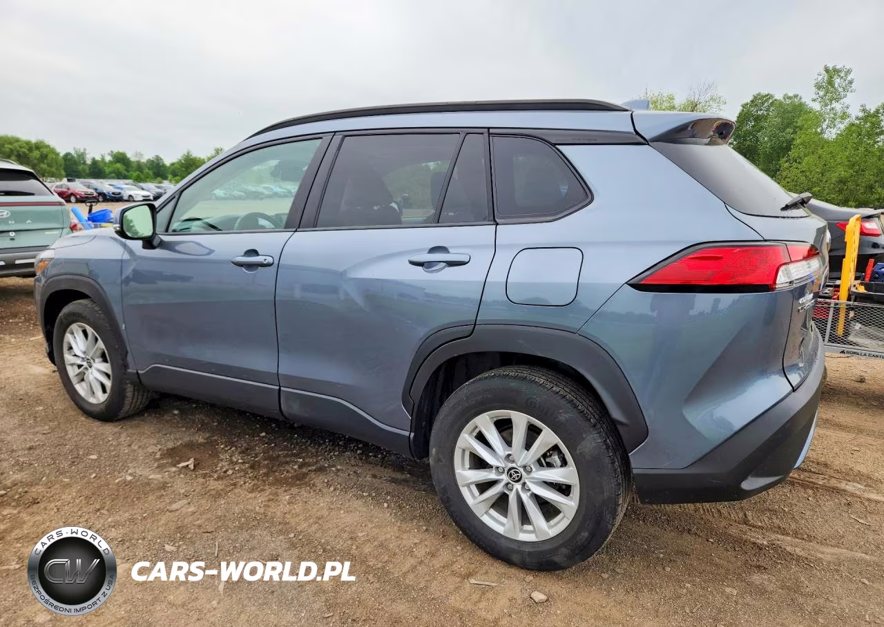 2022 Toyota Corolla Cross Le VIN:7MUCAABGXNV028957 - 2