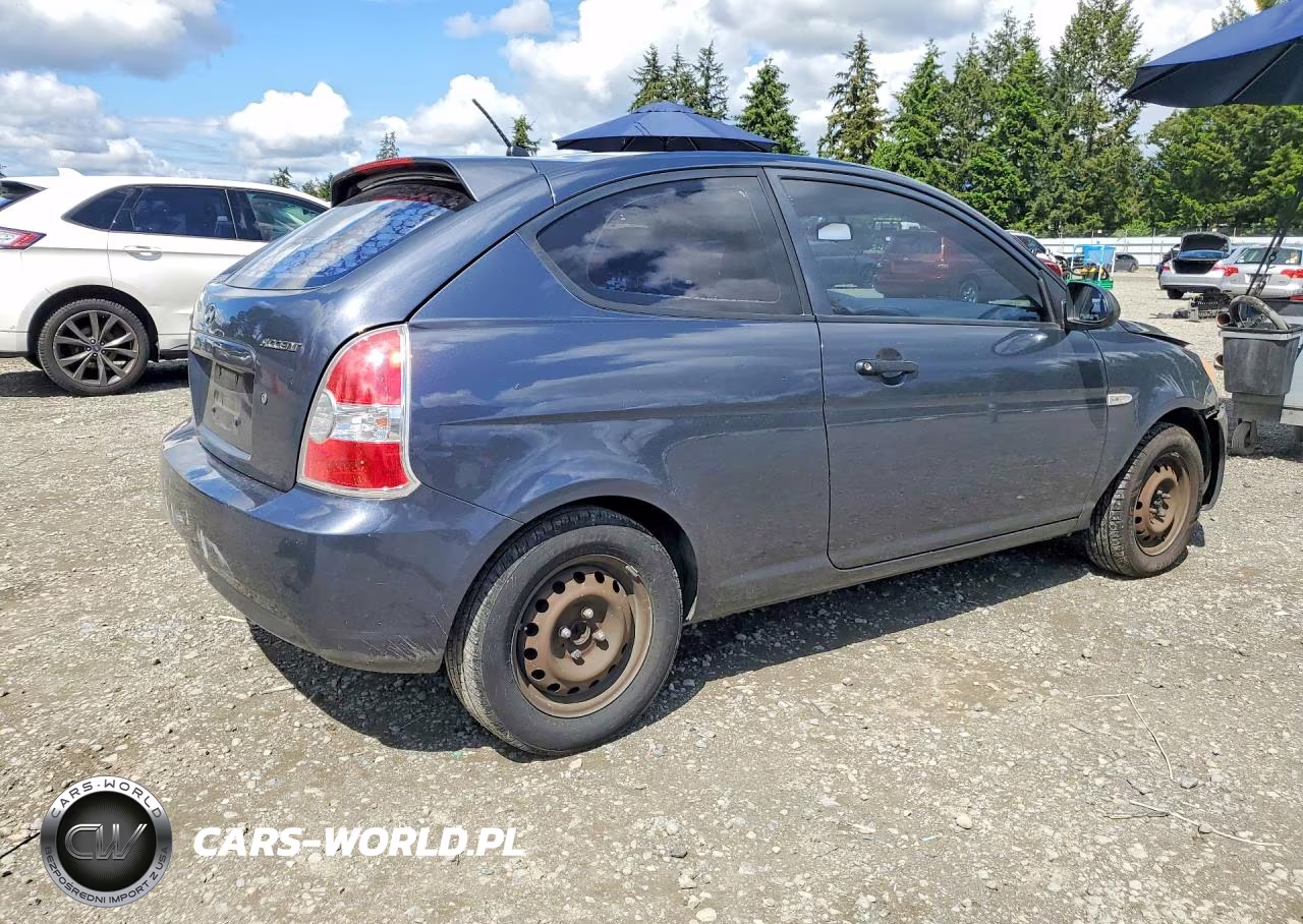 2008 Hyundai Accent Gs VIN:KMHCM36C68U097970 - 3