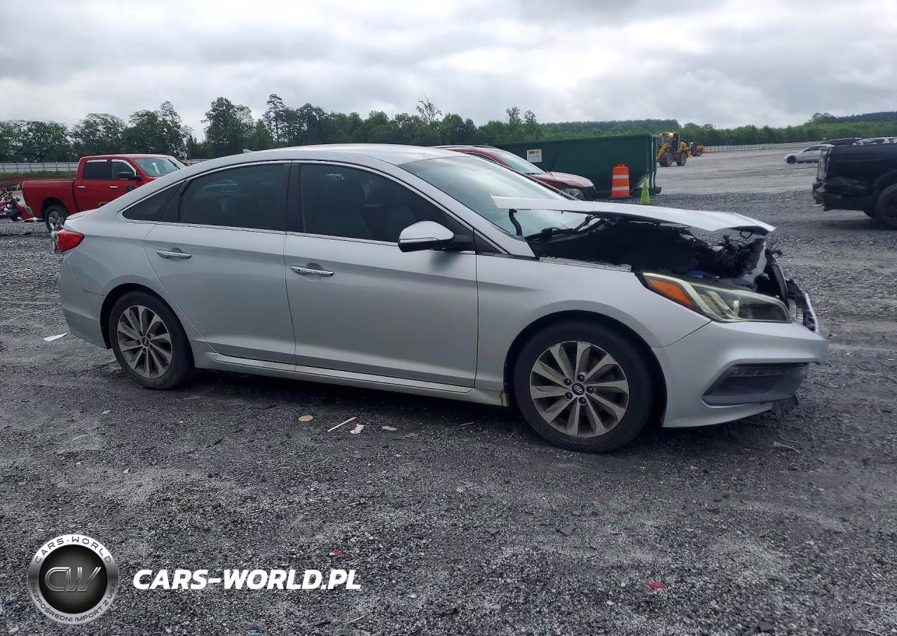 2015 Hyundai Sonata Sport VIN:5NPE34AF9FH255572 - 4