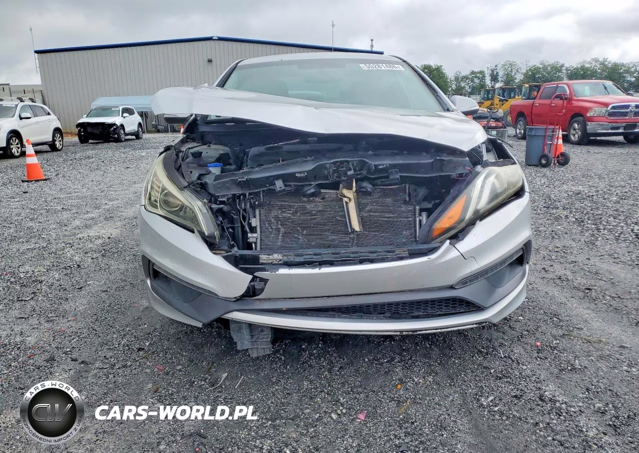 2015 Hyundai Sonata Sport VIN:5NPE34AF9FH255572 - 5