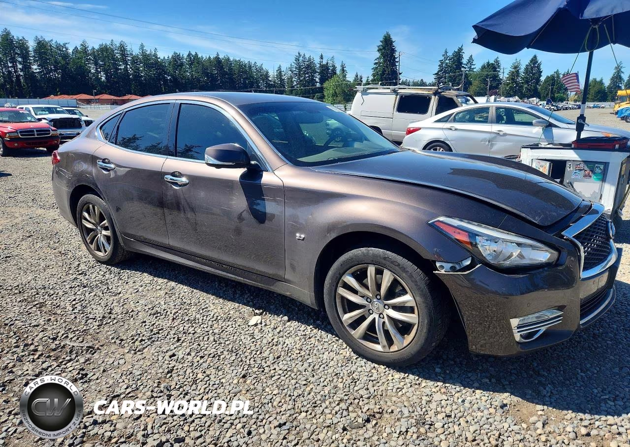 2018 Infiniti Q70 3.7 Luxe VIN:JN1BY1AR2JM220175 - 4