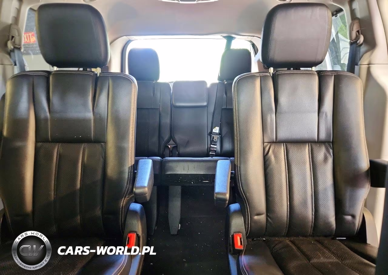 2011 Chrysler Town & Country Touring L VIN:2A4RR8DG0BR631594 - 10