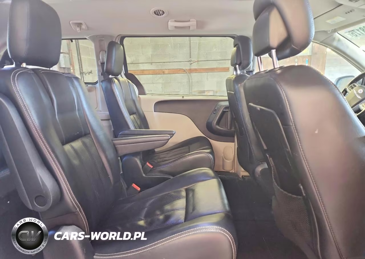 2011 Chrysler Town & Country Touring L VIN:2A4RR8DG0BR631594 - 11