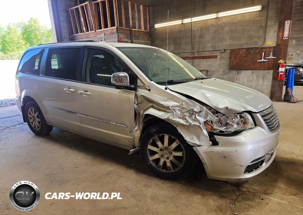 2011 Chrysler Town & Country Touring L VIN:2A4RR8DG0BR631594 - 4