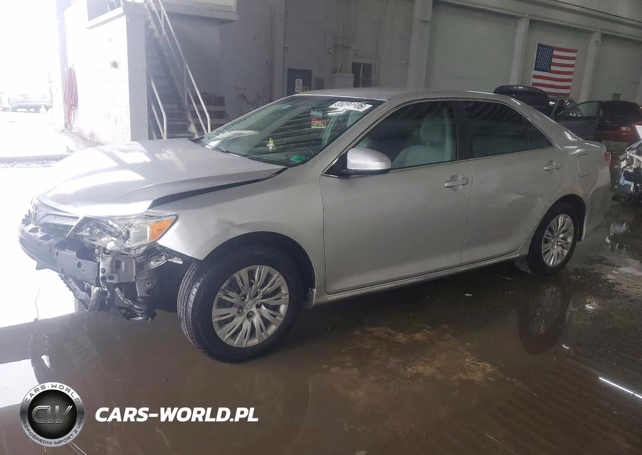 2012 Toyota Camry Le – zdjęcie 1 z 12