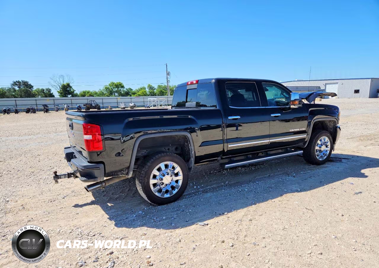 2019 GMC Sierra K2500 Denali VIN:1GT12SEG7KF258984 - 3