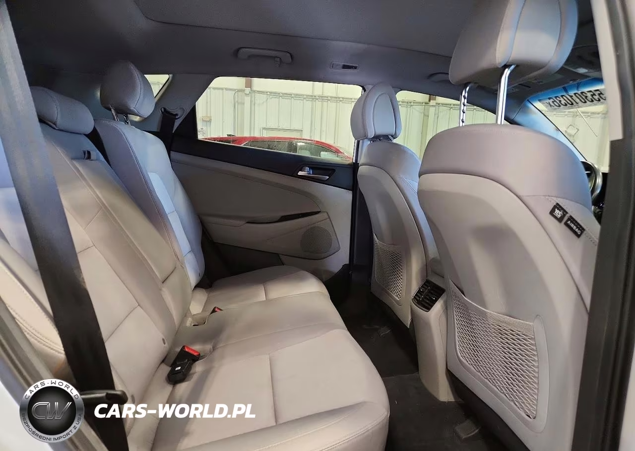 2018 Hyundai Tucson Value VIN:KM8J3CA23JU748115 - 11