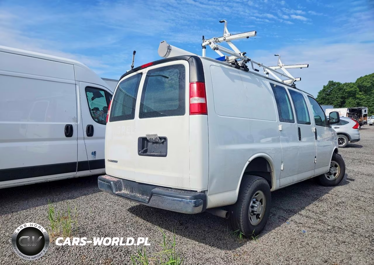 2018 Chevrolet Express G2500 VIN:1GCWGAFG7J1903953 - 3