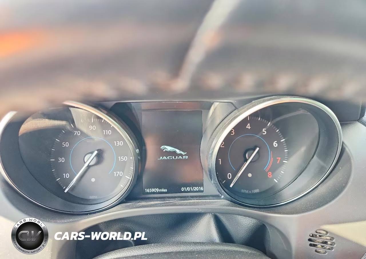 2018 Jaguar F-Pace Premium VIN:SADCJ2FX7JA321723 - 9