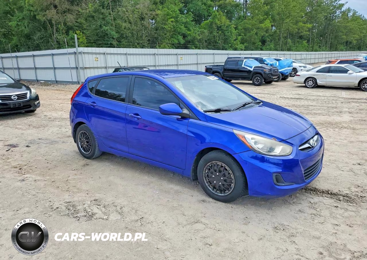 2013 Hyundai Accent Gs VIN:KMHCT5AE5DU084726 - 4