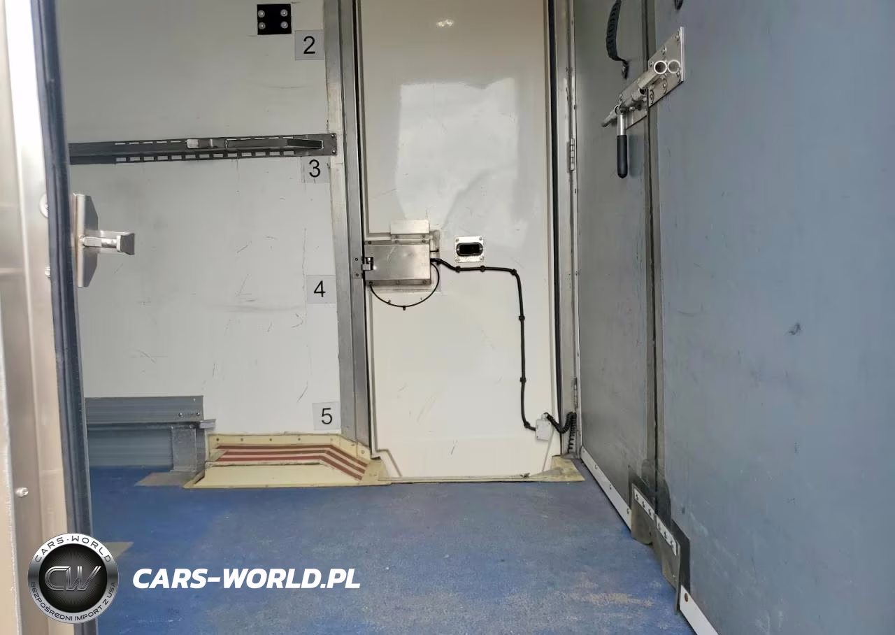 2022 Ford Transit Delivery Truck VIN:1FDBW5Z8XNKA31888 - 10