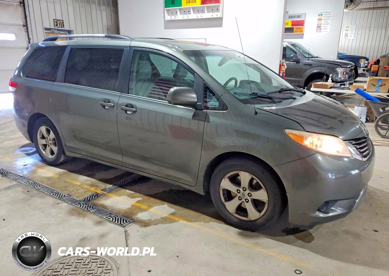 2013 Toyota Sienna Le VIN:5TDKK3DCXDS375678 - 4
