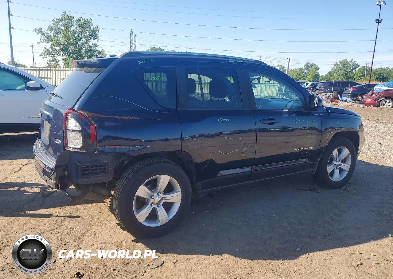 2015 Jeep Compass Latitude VIN:1C4NJDEB7FD272700 - 3
