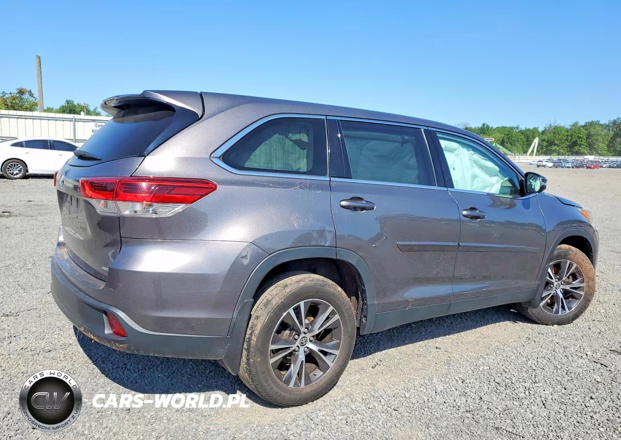 2019 Toyota Highlander Le VIN:5TDBZRFH9KS747483 - 3