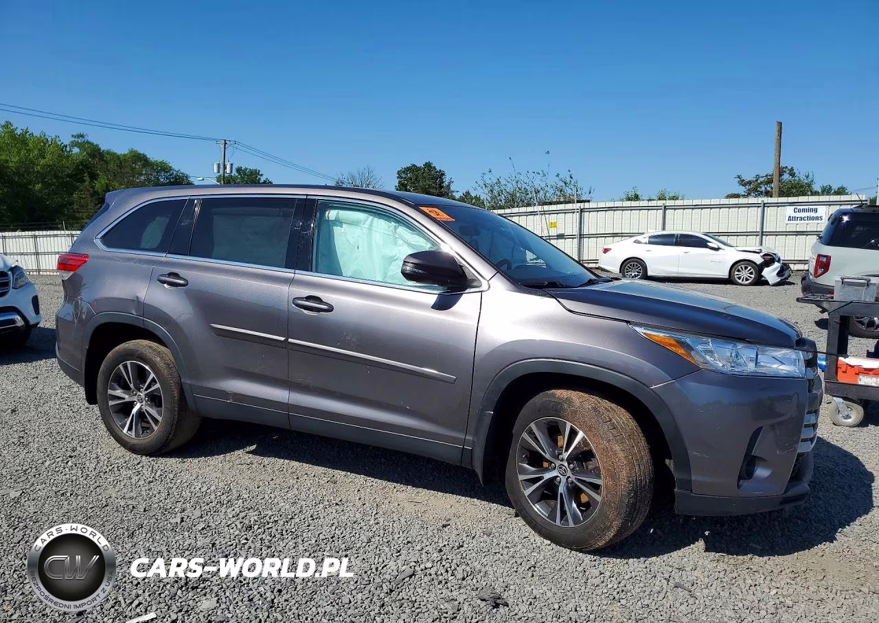 2019 Toyota Highlander Le VIN:5TDBZRFH9KS747483 - 4