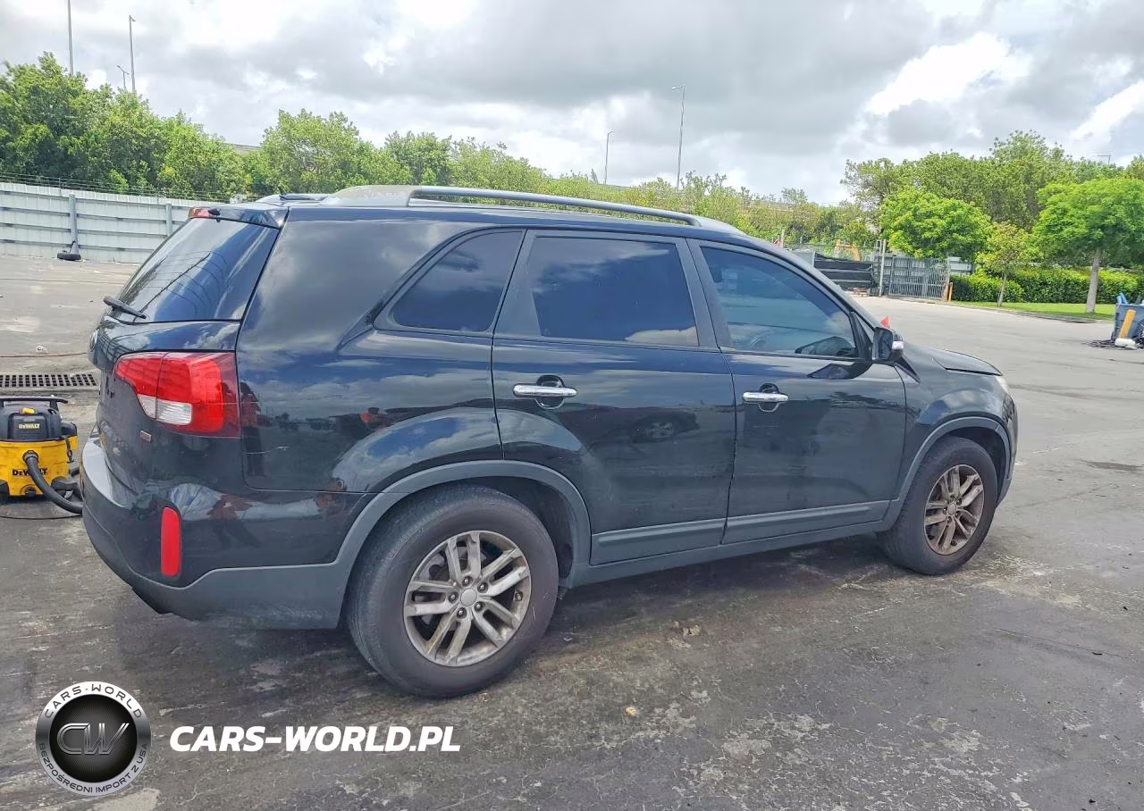 2014 Kia Sorento Lx VIN:5XYKT4A63EG477436 - 3