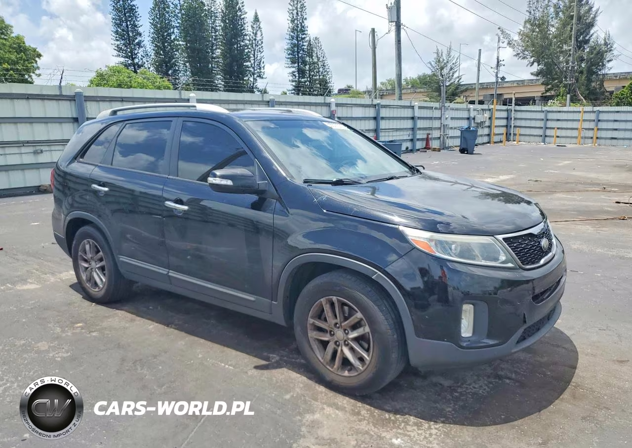 2014 Kia Sorento Lx VIN:5XYKT4A63EG477436 - 4