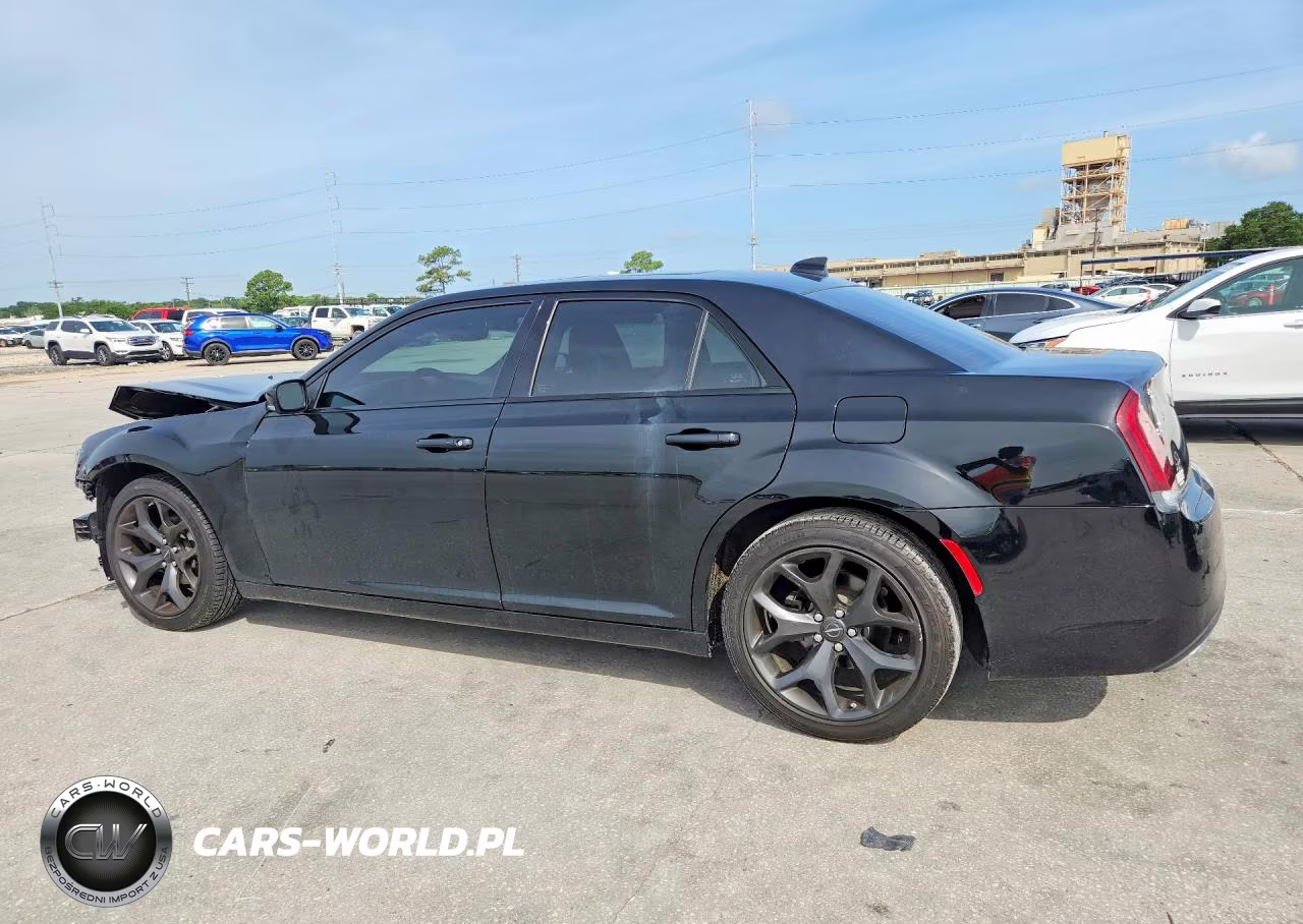 2023 Chrysler 300 S VIN:2C3CCABG7PH561102 - 2