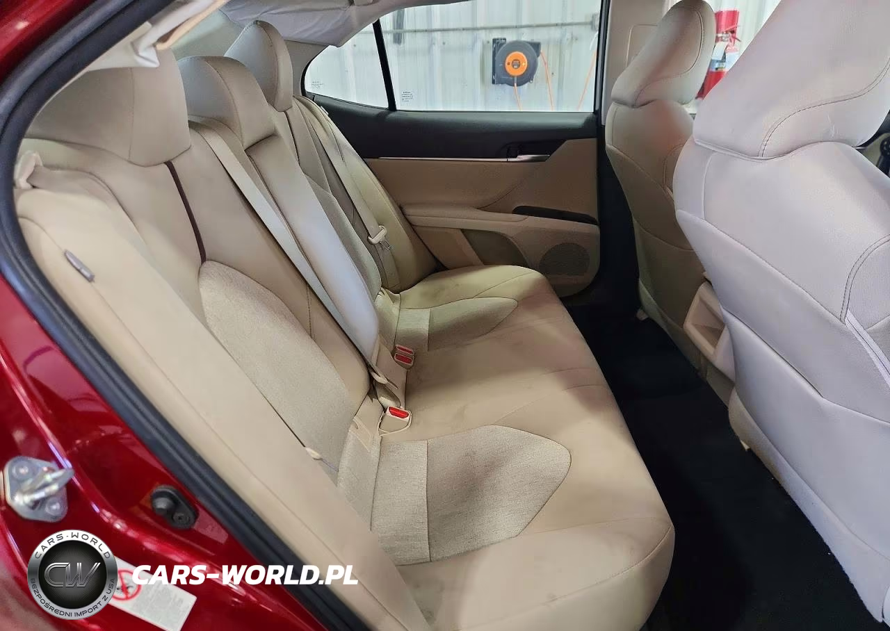 2018 Toyota Camry Le VIN:4T1B11HK1JU664038 - 10