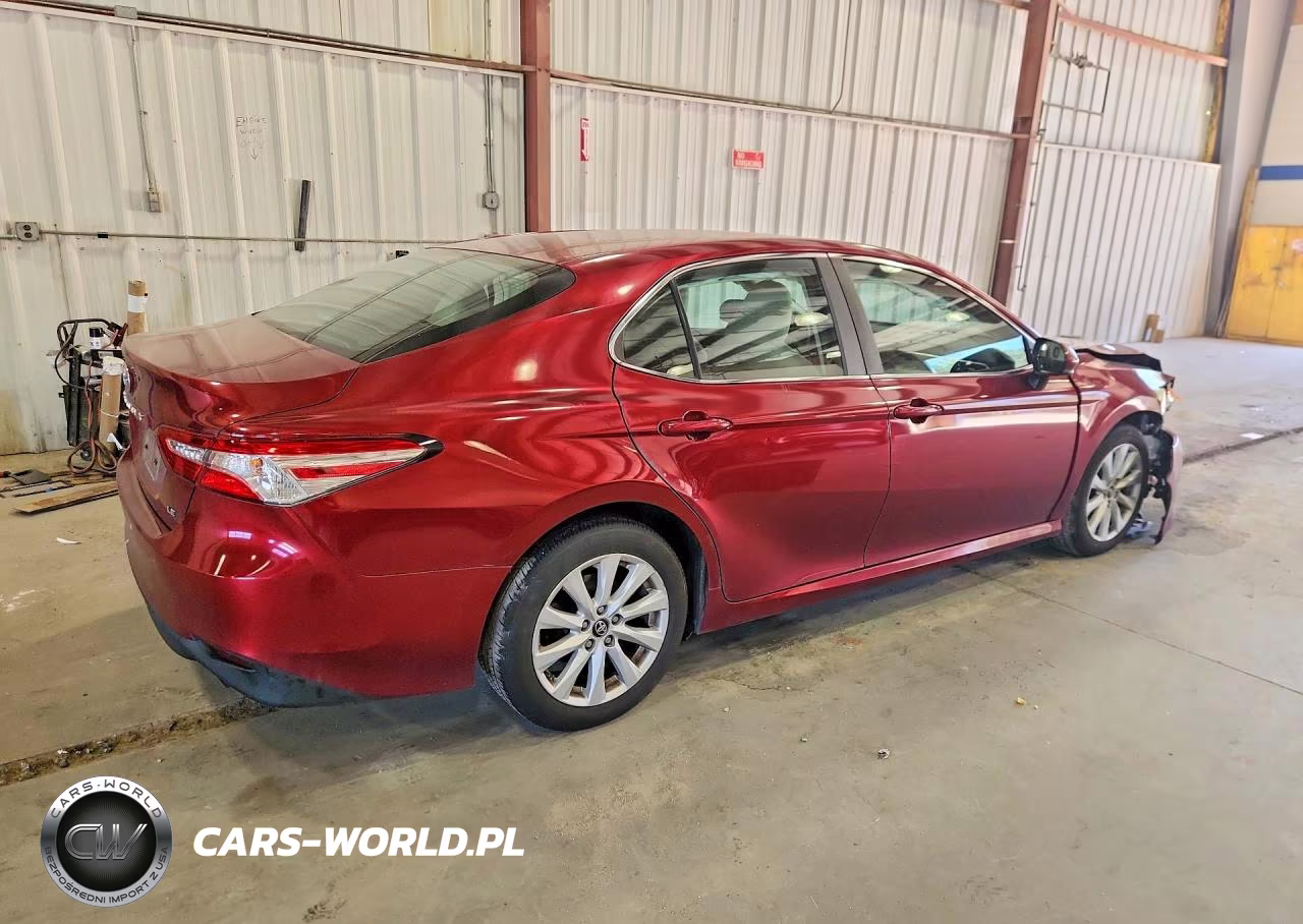 2018 Toyota Camry Le VIN:4T1B11HK1JU664038 - 3
