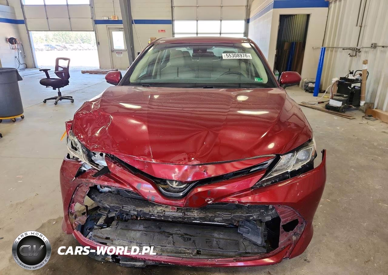 2018 Toyota Camry Le VIN:4T1B11HK1JU664038 - 5