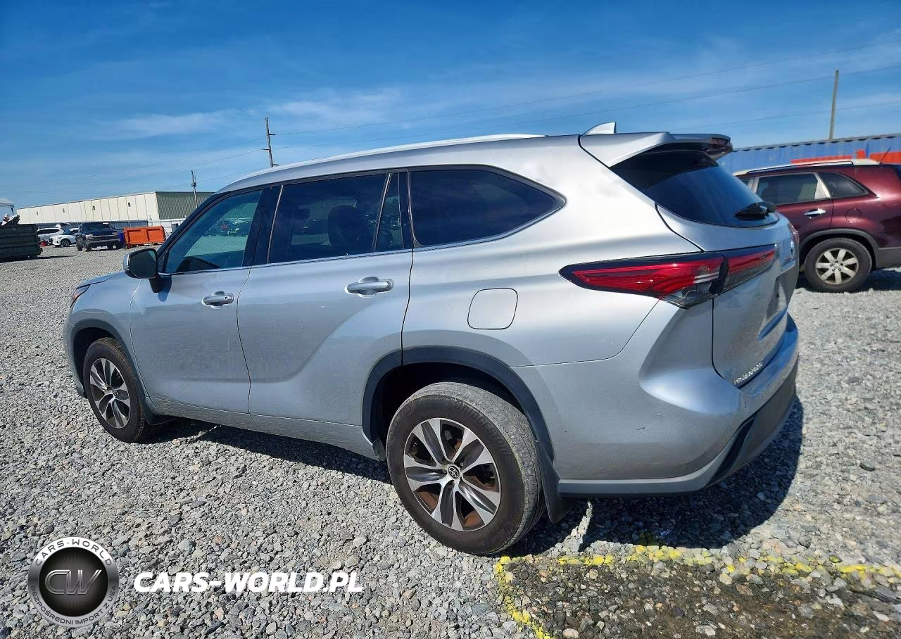 2022 Toyota Highlander Xle VIN:5TDGZRBH4NS241074 - 2