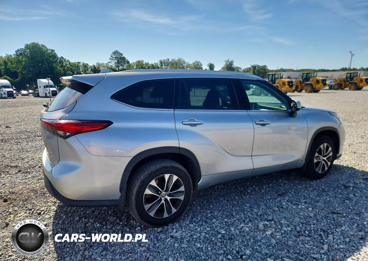 2022 Toyota Highlander Xle VIN:5TDGZRBH4NS241074 - 3