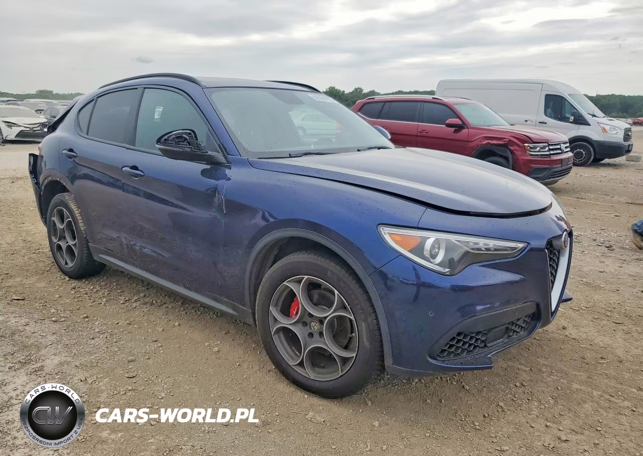 2018 Alfa Romeo Stelvio Ti Sport VIN:ZASFAKNN4J7B78596 - 4
