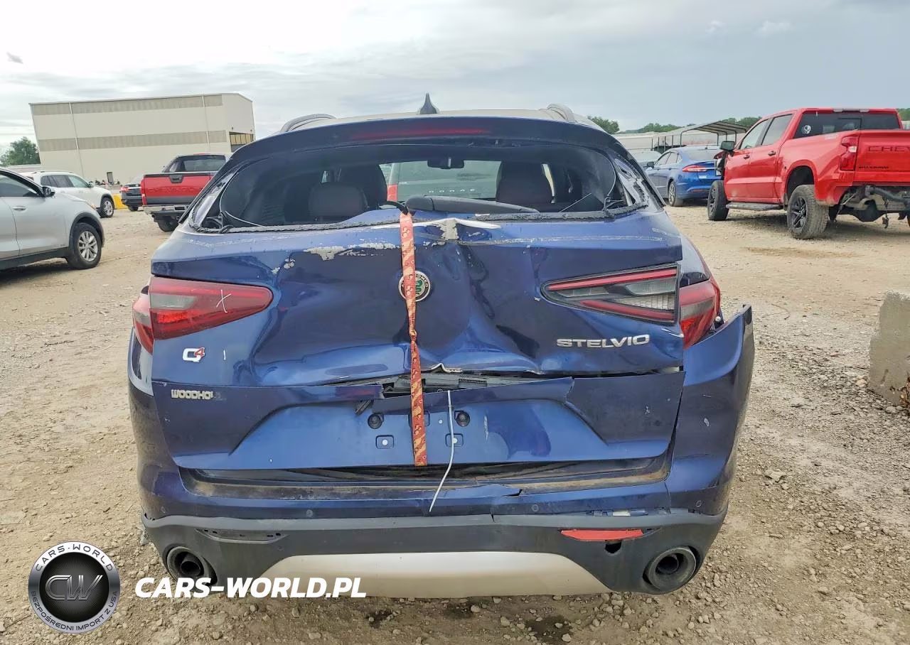 2018 Alfa Romeo Stelvio Ti Sport VIN:ZASFAKNN4J7B78596 - 6