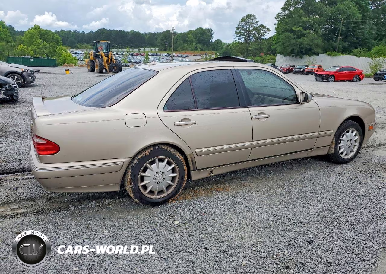 2000 Mercedes-Benz E 320 4Matic VIN:WDBJF82JXYX038022 - 3