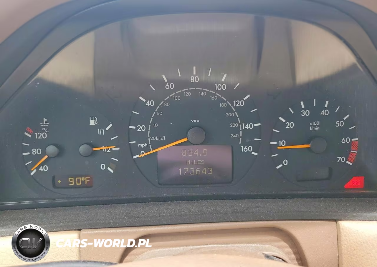2000 Mercedes-Benz E 320 4Matic VIN:WDBJF82JXYX038022 - 9