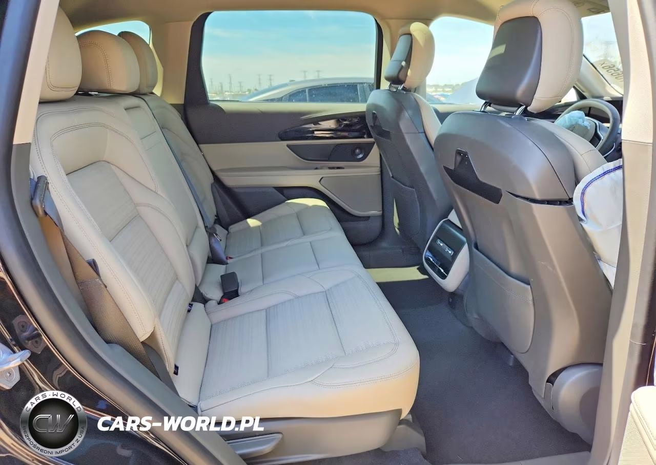 2025 Lincoln Nautilus Reserve VIN:5LMPJ8KA6SJ904344 - 10