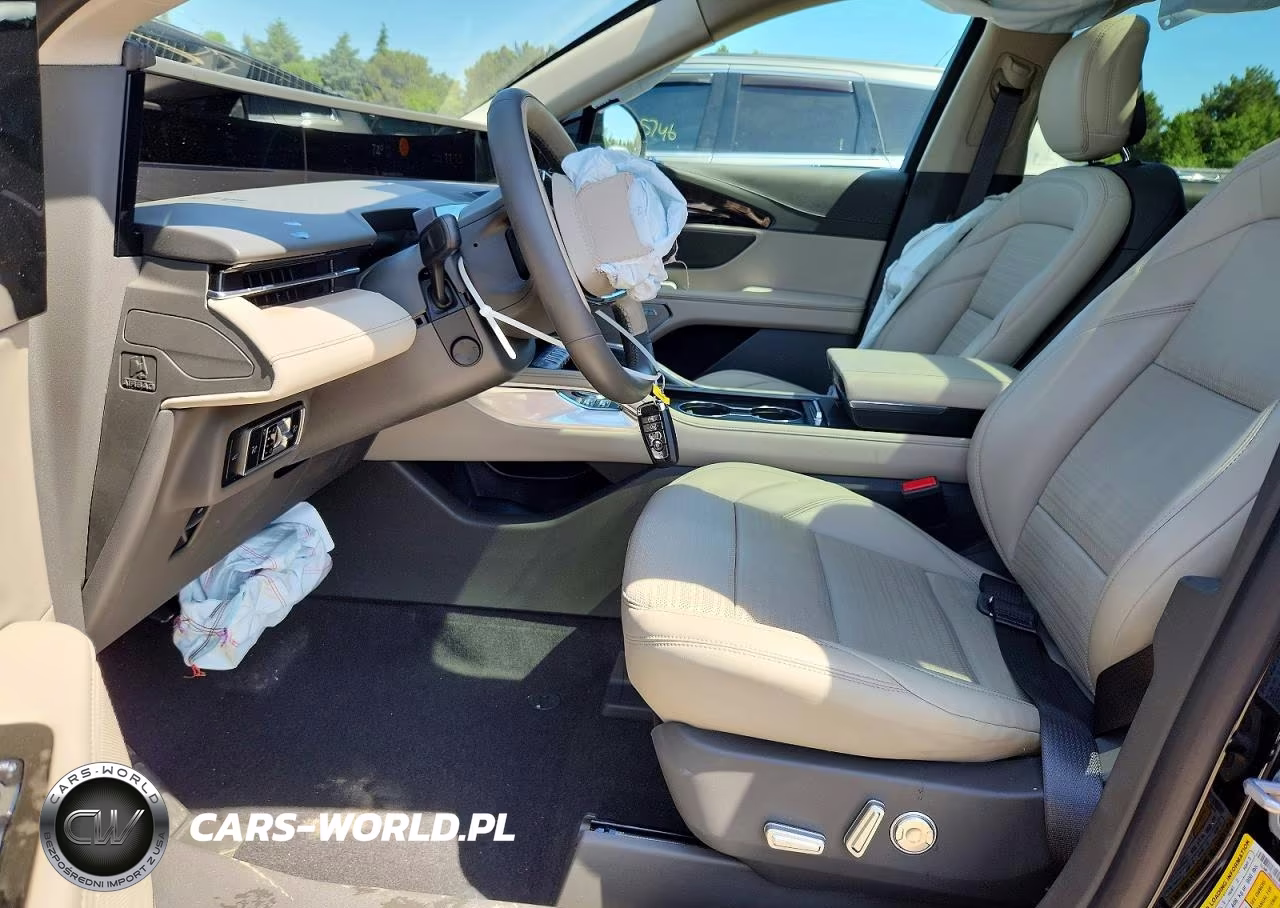 2025 Lincoln Nautilus Reserve VIN:5LMPJ8KA6SJ904344 - 7