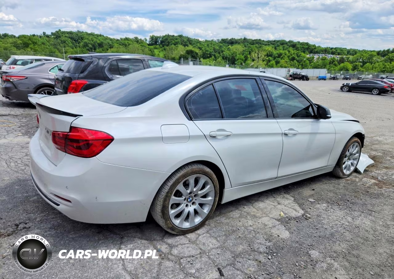 2017 BMW 330 Xi VIN:WBA8D9G33HNU65640 - 3