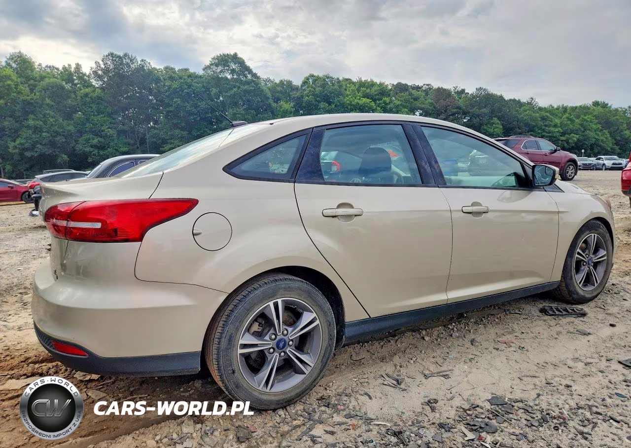2017 Ford Focus Se VIN:1FADP3FE3HL337036 - 3