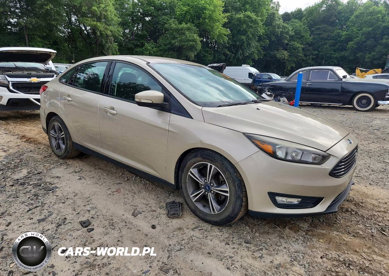 2017 Ford Focus Se VIN:1FADP3FE3HL337036 - 4