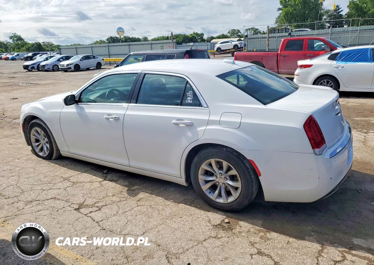 2019 Chrysler 300 Touring VIN:2C3CCAAG7KH568738 - 2