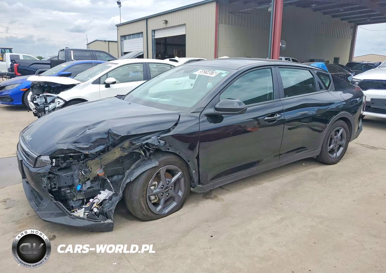 2025 Kia K4 Lxs – zdjęcie 1 z 13