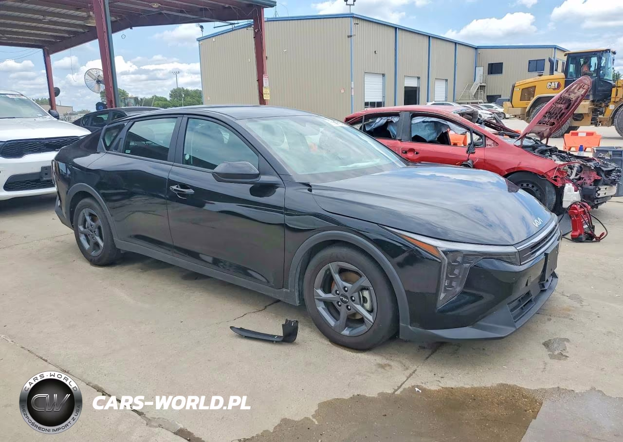 2025 Kia K4 Lxs VIN:3KPFT4DE2SE115966 - 4